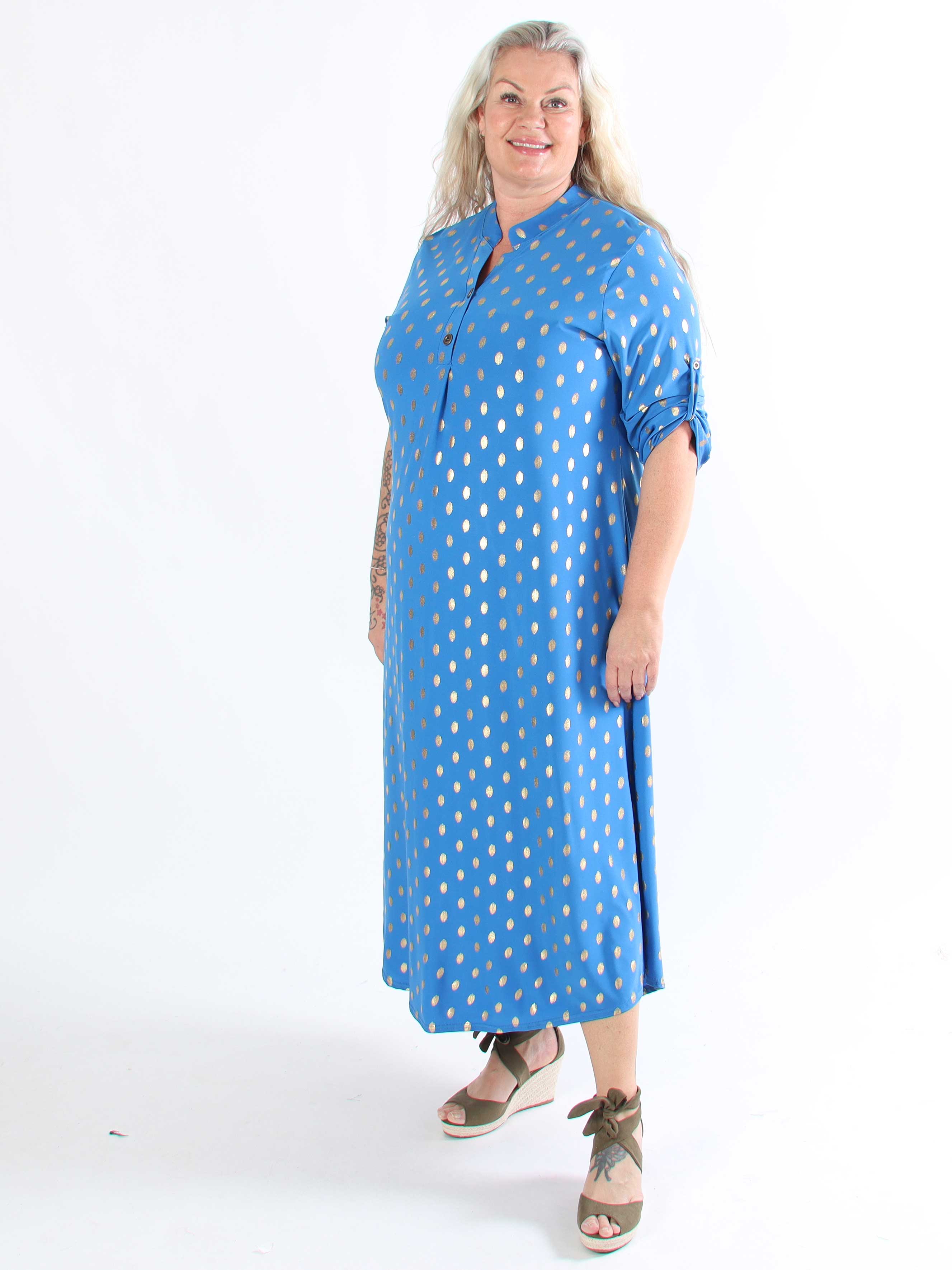 Ebba Gold Dress - Elastisk långklänning i plusstorlek med guldprickar